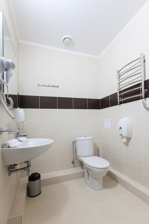 West Park Hotel Sofiivska Borshchahivka Ngoại thất bức ảnh