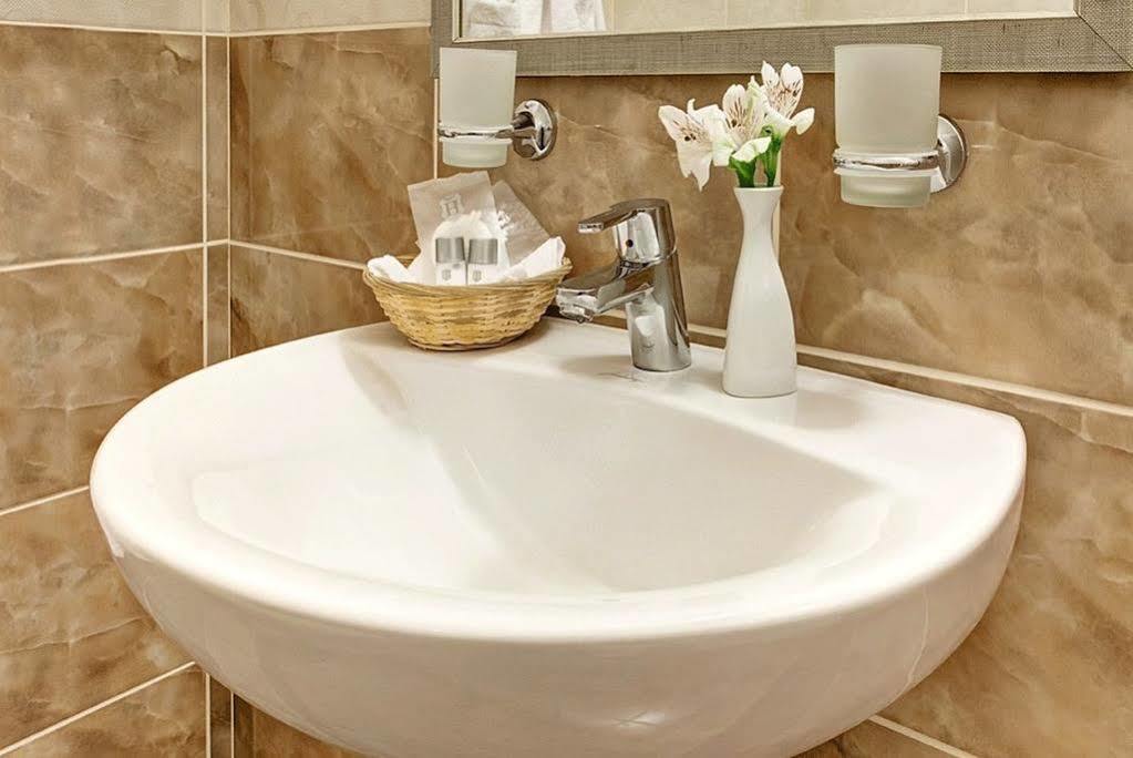 West Park Hotel Sofiivska Borshchahivka Ngoại thất bức ảnh
