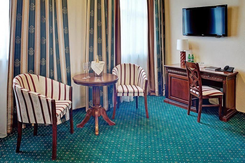 West Park Hotel Sofiivska Borshchahivka Ngoại thất bức ảnh
