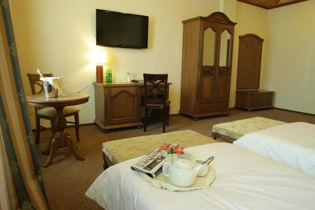West Park Hotel Sofiivska Borshchahivka Ngoại thất bức ảnh
