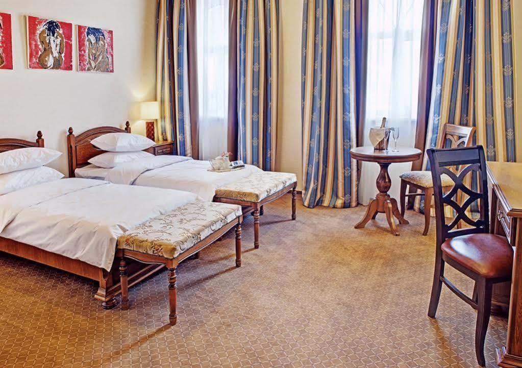 West Park Hotel Sofiivska Borshchahivka Ngoại thất bức ảnh