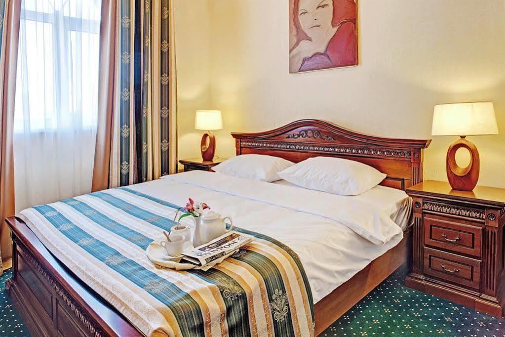 West Park Hotel Sofiivska Borshchahivka Ngoại thất bức ảnh